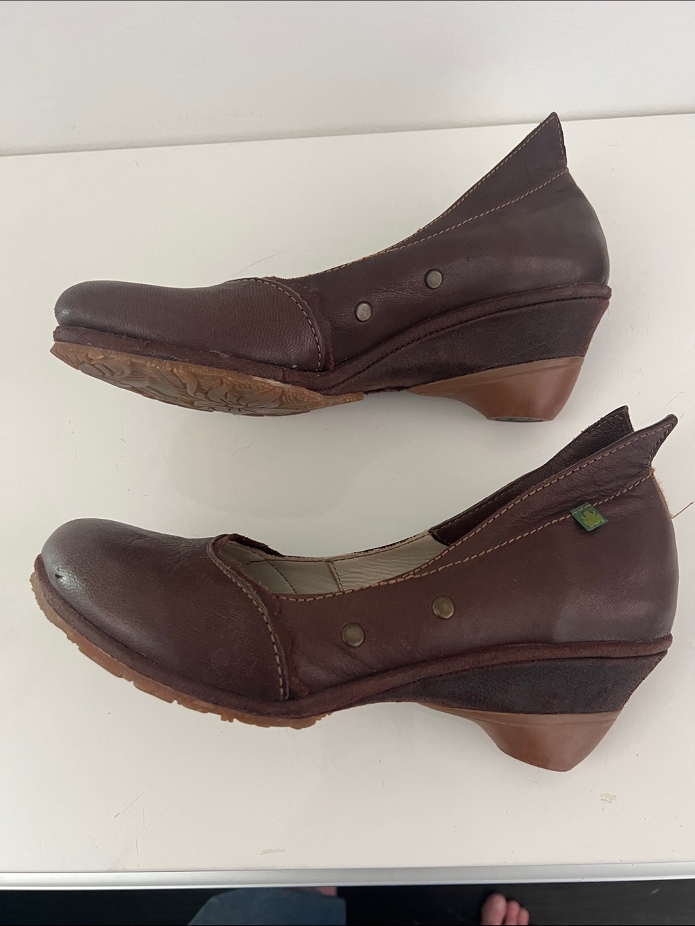 El Naturalista leather wedge shoes